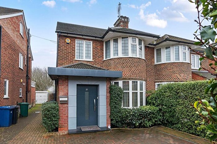 4 Bedroom Semi-Detached House For Sale In Linkside, Woodside Park, N12