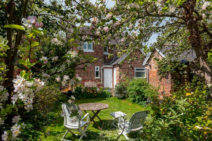 2 Bedroom Detached House To Rent In Tadcaster Road, Dringhouses, York, YO24