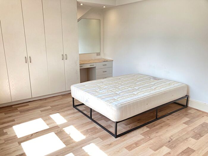 Studio To Rent In Very Near Warwick Road Area, Ealing Broadway South, W5