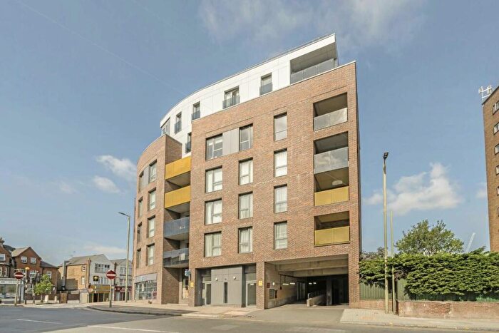 2 Bedroom Flat To Rent In Finchley Road, Childs Hill, NW11