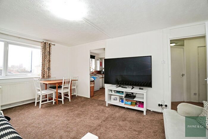 2 Bedroom Flat For Sale In Gurney Close, Barking, IG11