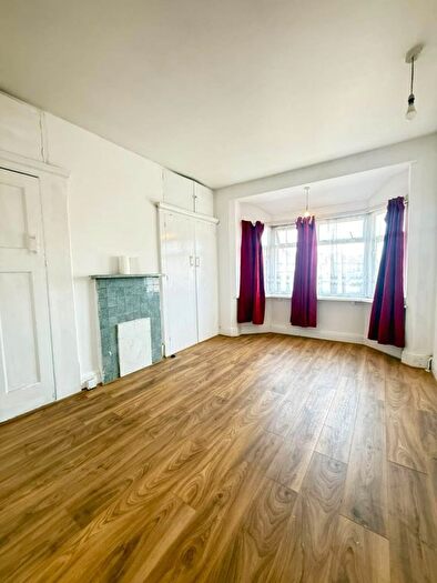 1 Bedroom Flat To Rent In Herbert Road, Southall, UB1