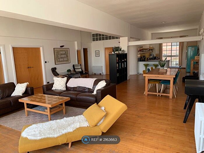 2 Bedroom Flat To Rent In Block B, London, E14