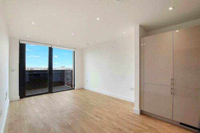 2 Bedroom Apartment To Rent In Burgess Springs, Chelmsford, CM1