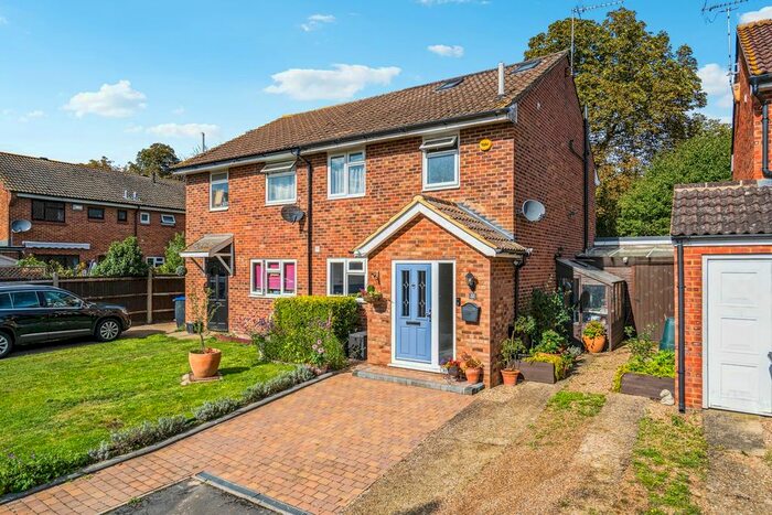 4 Bedroom Semi-Detached House For Sale In Azalea Way, George Green, SL3