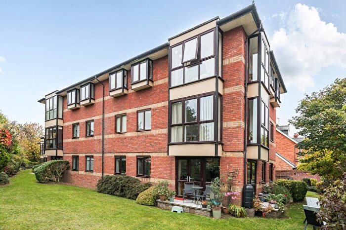 2 Bedroom Flat For Sale In Windsor House, Henley-On-Thames, RG9