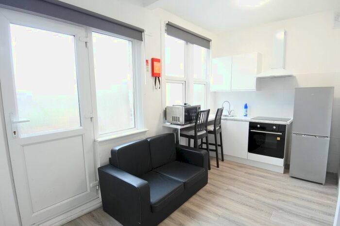 Studio To Rent In Kilburn High Road, Kilburn NW6