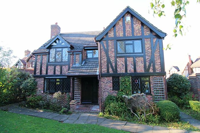 4 Bedroom Detached House For Sale In Castle Close, Bromley, BR2