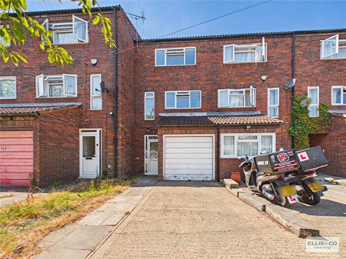3 Bedroom Town House To Rent In Elmgrove Crescent, Harrow, Middlesex, HA1