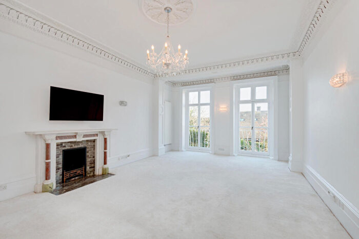 3 Bedroom Apartment To Rent In Hamilton Terrace, St John's Wood, London, NW8
