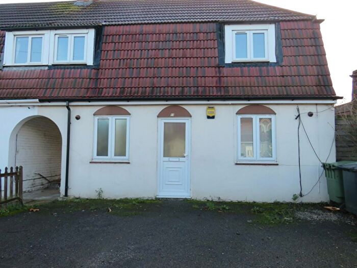 3 Bedroom House To Rent In Elliman Avenue, Slough, SL2