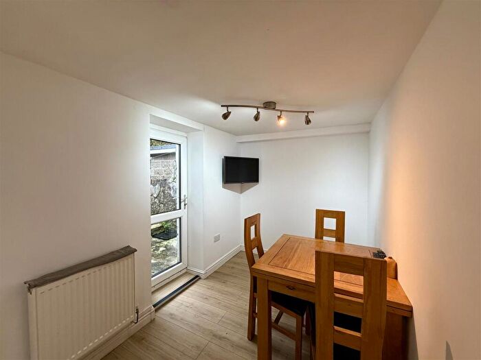 3 Bedroom House To Rent In Hill Street, Bangor, LL57