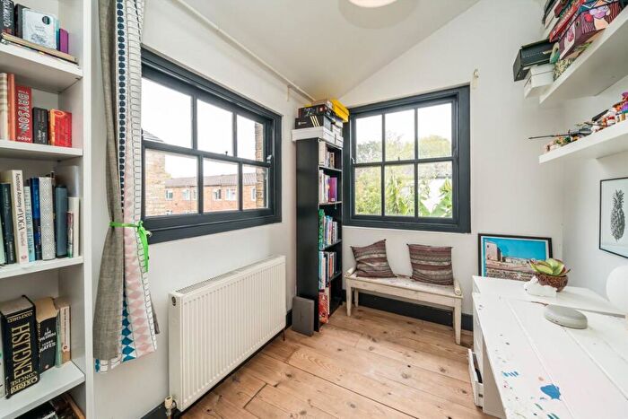 3 Bedroom House For Sale In Tyneham Road, Shaftesbury Estate, SW11