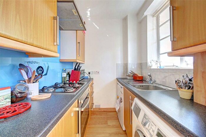 1 Bedroom Flat To Rent In Sheen Road, Richmond, TW9