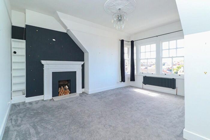 1 Bedroom Flat For Sale In Beach Road, Westgate-on-Sea, Kent, CT8
