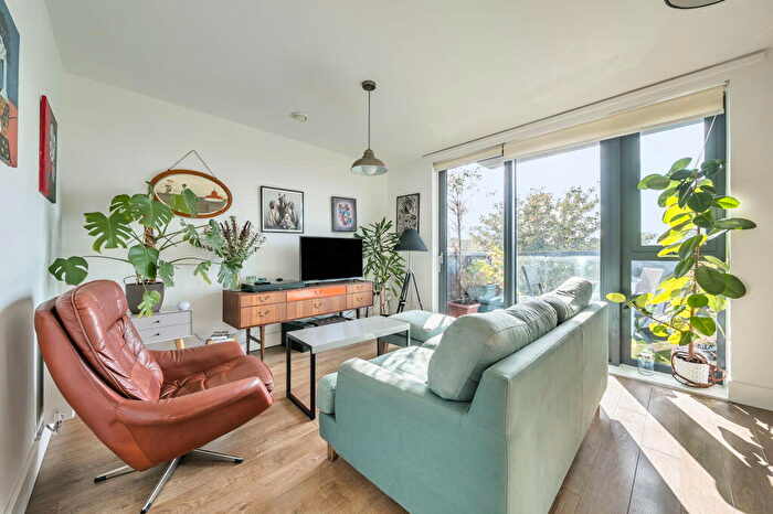 2 Bedroom Apartment For Sale In Hebrides Court, London, E1