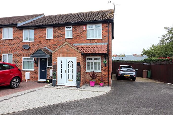 2 Bedroom End Of Terrace House For Sale In Rodeheath, Luton, Bedfordshire, LU4