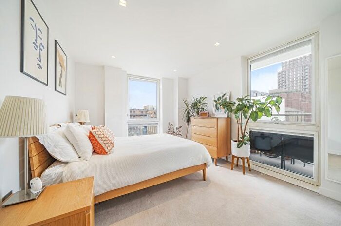 3 Bedroom Flat To Rent In Micawber Street, London, N1