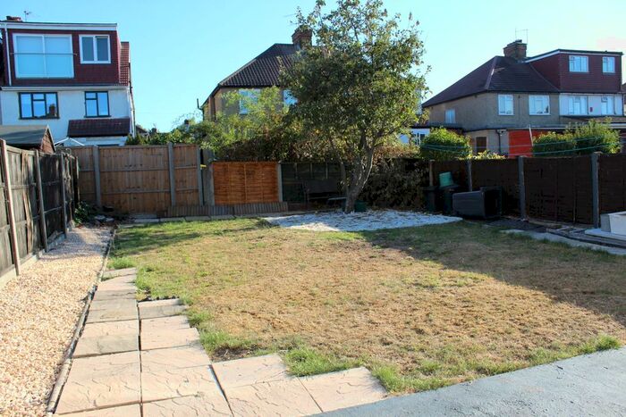 3 Bedroom Semi-Detached House To Rent In Willesden Green, London, NW10