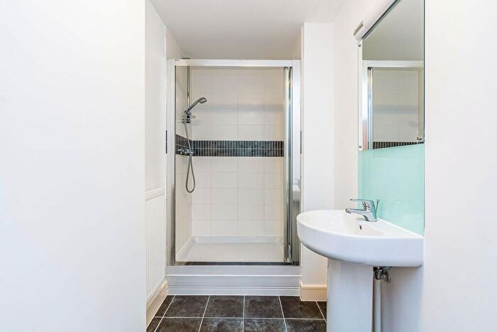 2 Bedroom Apartment To Rent In Sapphire Court, Ocean Village, SO14
