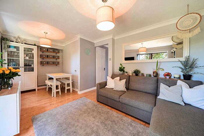 1 Bedroom Flat For Sale In Ashbourne Road, Tooting, Mitcham, CR4