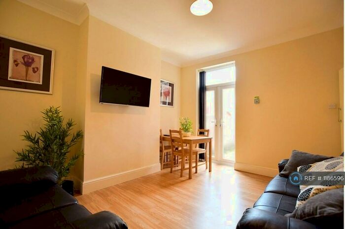 4 Bedroom Terraced House To Rent In Campbell Road, Stoke-On-Trent, ST4