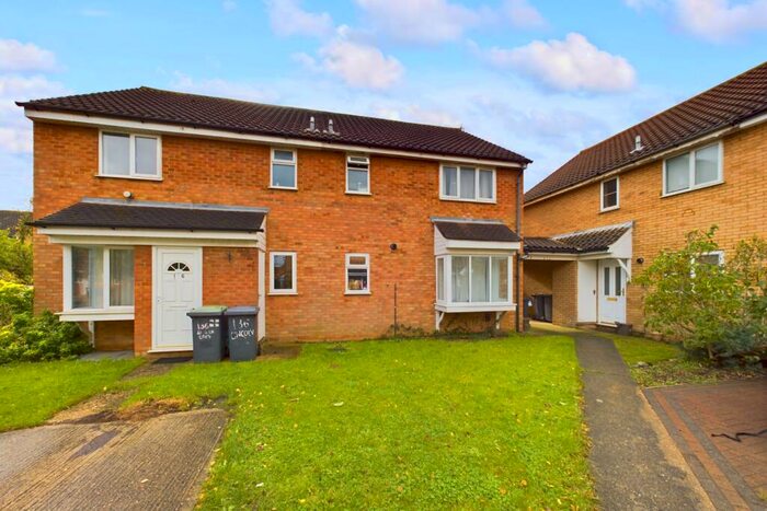 1 Bedroom Garage / Parking To Rent In Lincoln Crescent, Biggleswade, Bedfordshire, SG18