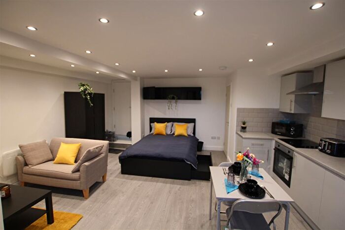 Studio To Rent In Larchmont, Clayton, Bradford, BD14