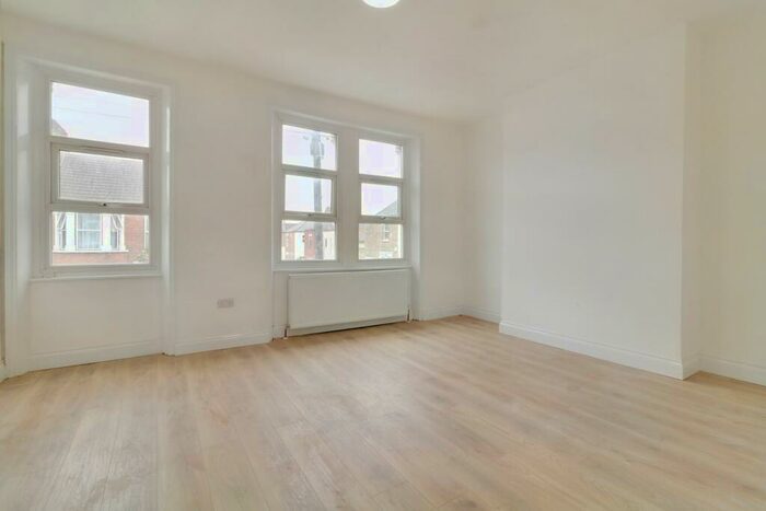 2 Bedroom Maisonette To Rent In Charlton Road, Harlesden, NW10