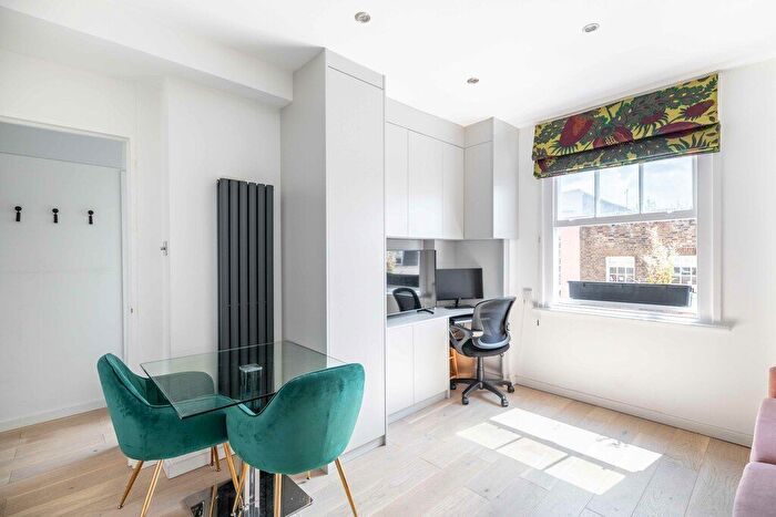 1 Bedroom Flat To Rent In Peel Street, Kensington, W8