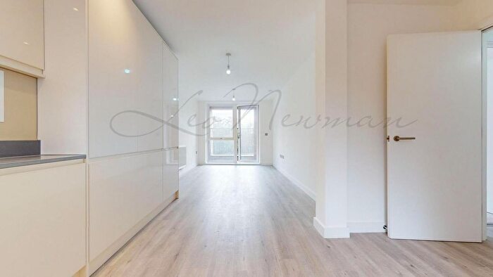 2 Bedroom Flat To Rent In Caroline Street, Limehouse, London, E1