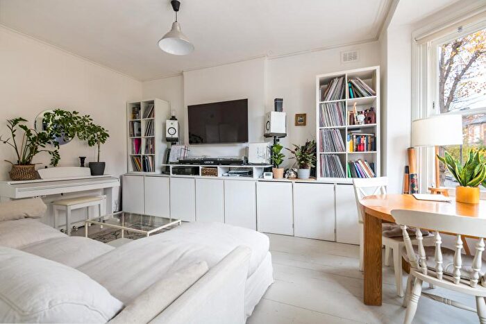 2 Bedroom Apartment To Rent In Thornlaw Road, SE27