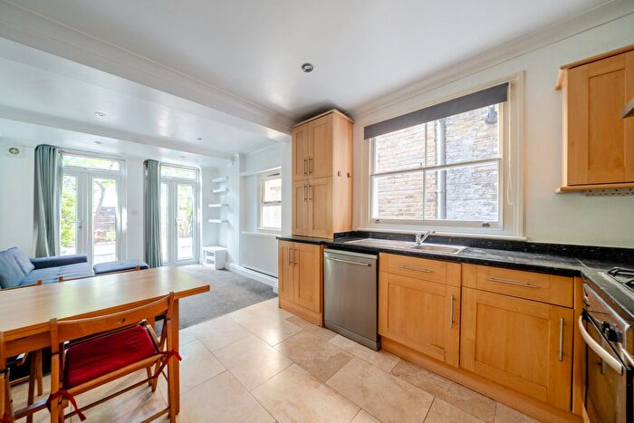 2 Bedroom Flat To Rent In Farlton Road, Earlsfield, London, SW18