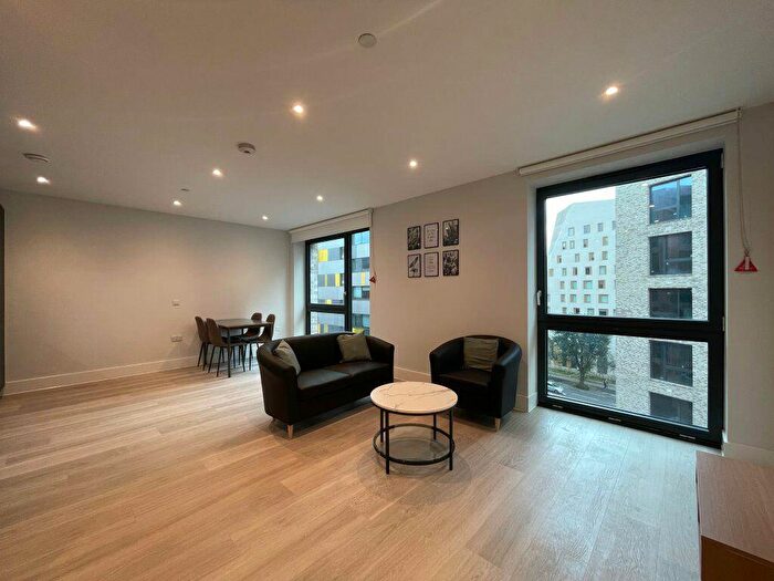 2 Bedroom Flat To Rent In The Furlong -, BN2