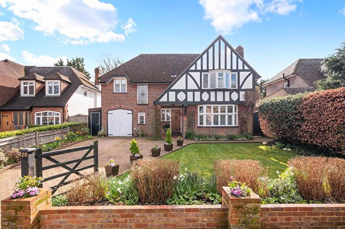 4 Bedroom Detached House For Sale In Fiddicroft Avenue, Banstead, SM7