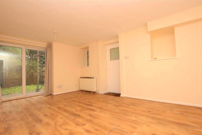 1 Bedroom Flat To Rent In Newbridge Road, Bath, BA1