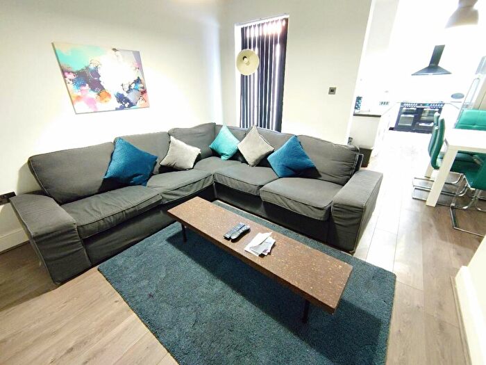 6 Bedroom Terraced House To Rent In Redgrave Street, L7