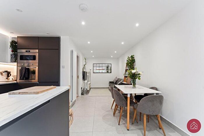 3 Bedroom End Of Terrace House For Sale In Bennett Crescent, Oxford, OX4