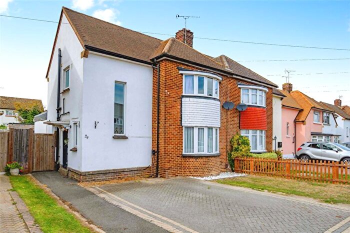3 Bedroom Semi-Detached House For Sale In Beecroft Way, Dunstable, Bedfordshire, LU6