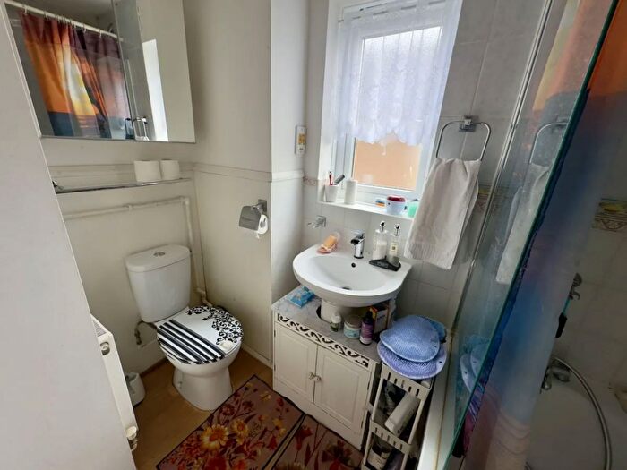 2 Bedroom Semi-Detached House For Sale In Richmond Drive, Gravesend, Kent, DA12