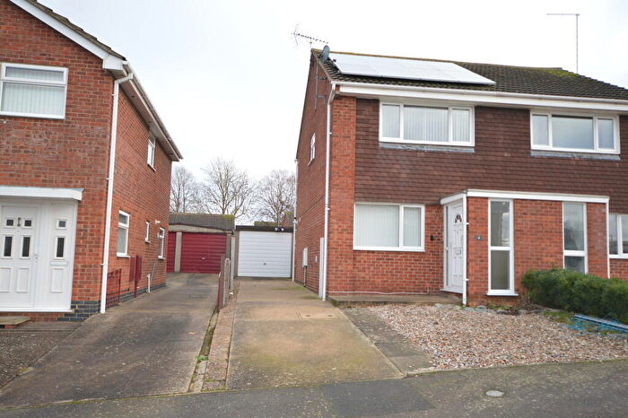 2 Bedroom Semi-Detached House To Rent In Navisford Close, Thrapston, NN14