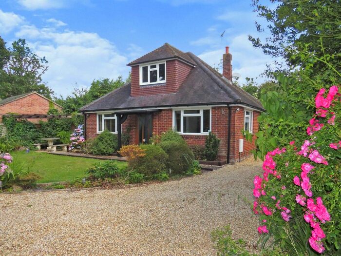 3 Bedroom Detached Bungalow For Sale In Copythorne Crescent, Copythorne, Southampton, SO40