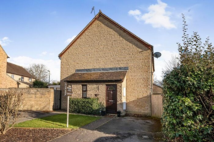 1 Bedroom Semi-Detached House For Sale In Manor Road, Witney, Oxfordshire, OX28