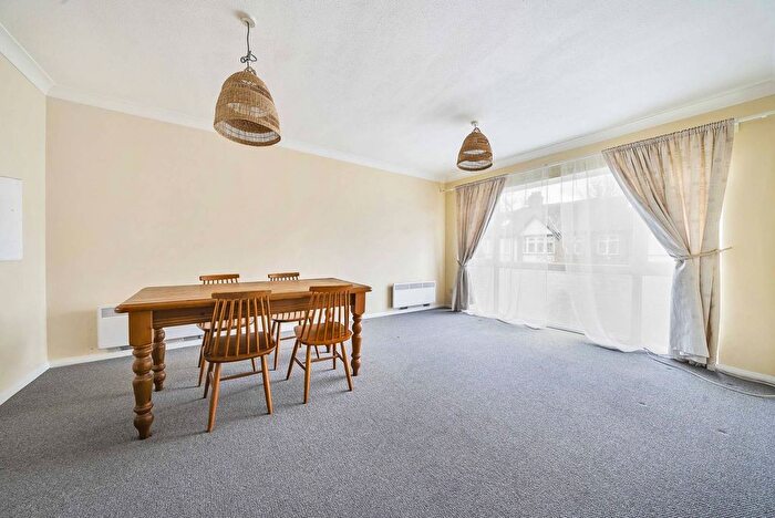 2 Bedroom Flat To Rent In Cavendish Road, Colliers Wood, London, SW19
