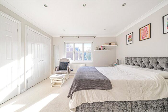 3 Bedroom End Of Terrace House For Sale In Colenso Drive, Mill Hill, London, NW7