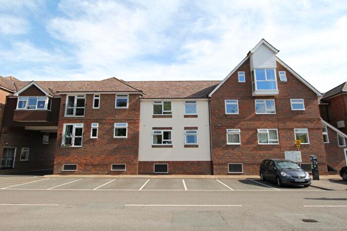 1 Bedroom Apartment To Rent In Market Square, Alton, Hampshire, GU34