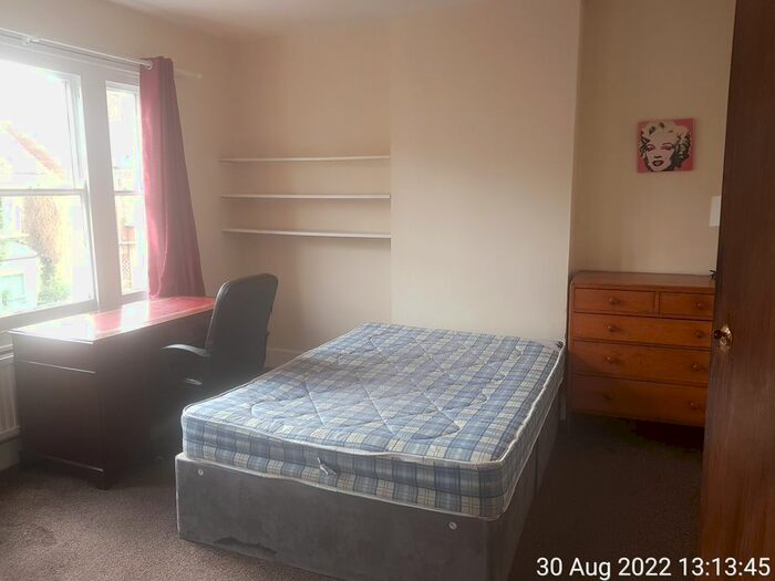 4 Bedroom Semi-Detached House To Rent In Southfield Road, Oxford, OX4