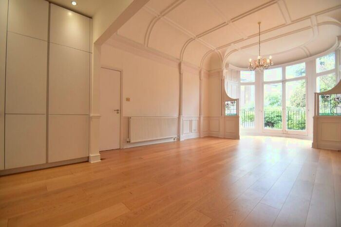 2 Bedroom Apartment To Rent In Belsize Square, London, NW3