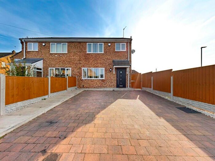 3 Bedroom Semi Detached House To Rent In East View, Doncaster, DN6