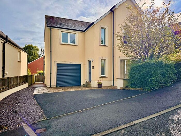 4 Bedroom Detached House For Sale In Parc Pencrug, Llandeilo, SA19